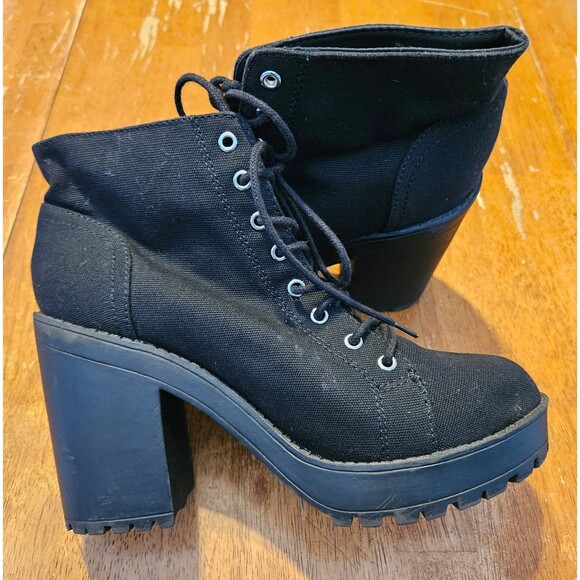 Black Boots Chunky Heels Size 9.5 Divided H&M Lace Up - Picture 2 of 7